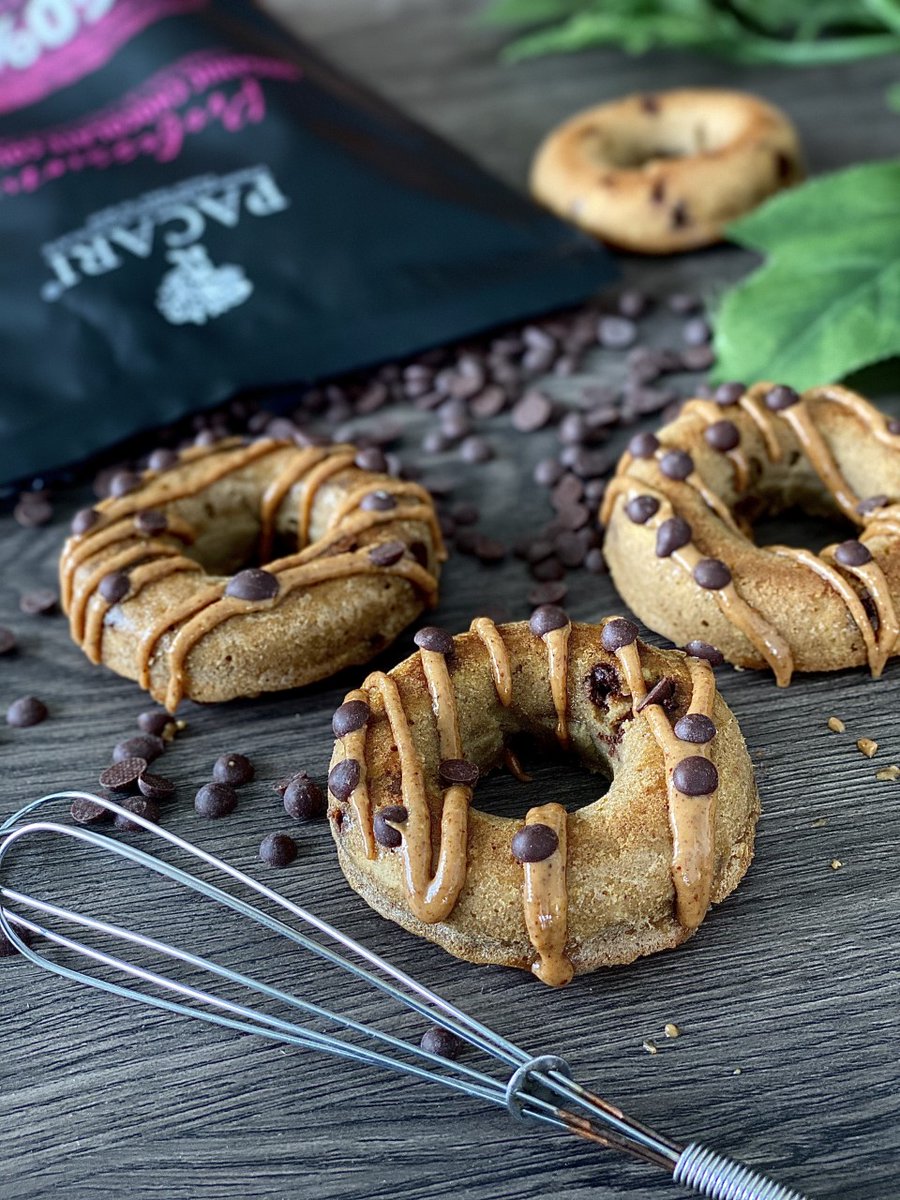 juanluisrecio's tweet photo. El reputado #chocolate orgánico de #Ecuador #Pacari nos ofrece esta atractiva #receta que le damos aquí a conocer, la de #donuts con chips de chocolate, muy apropiada para el desayuno... https://t.co/oonizuK8GK #postres #cocina https://t.co/vMJU6AXxO5