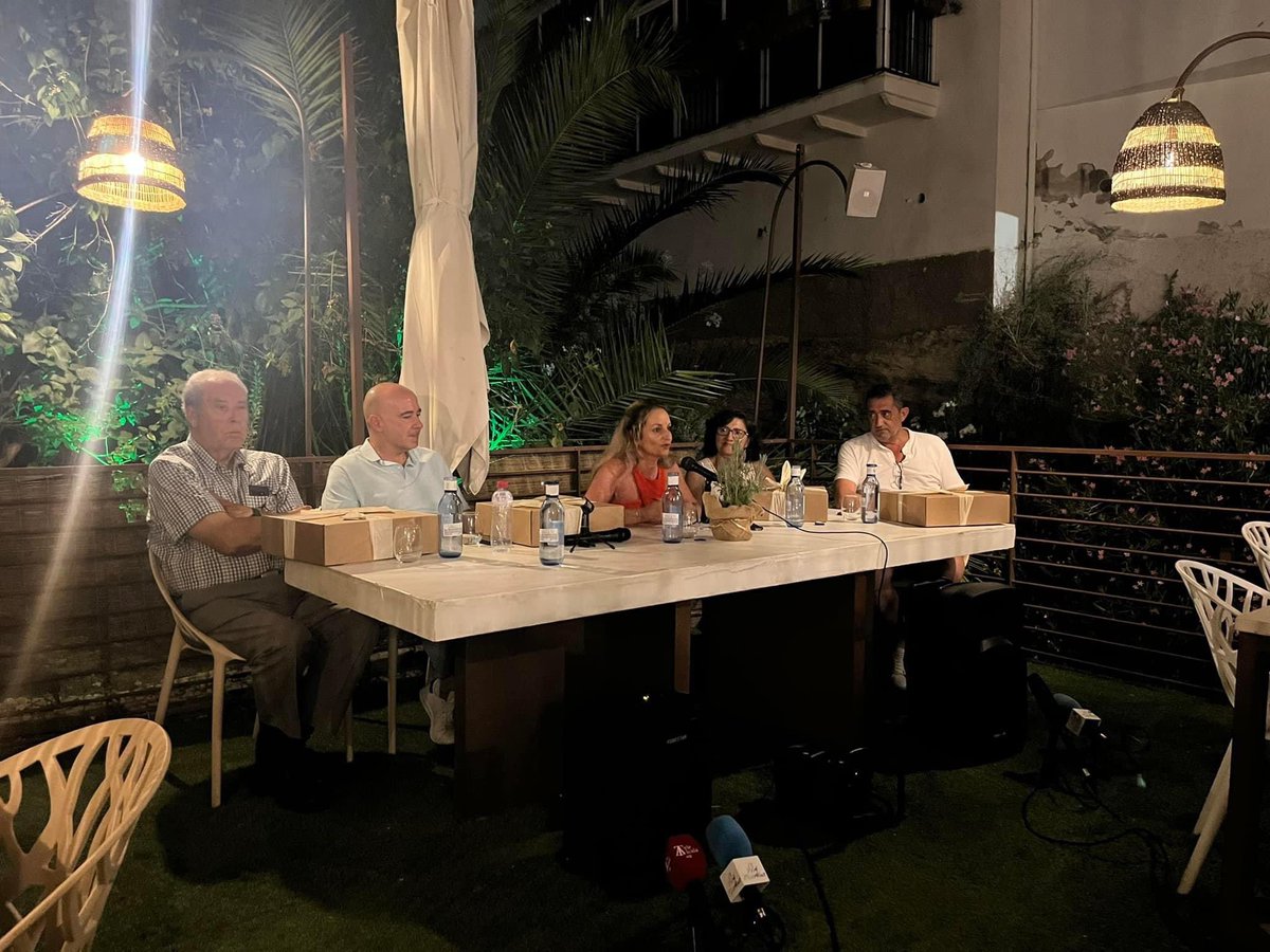 Arrancan las TERTULIAS “AL FRESCO”

En la tarde de ayer, lunes 29 de julio, se celebró la 1ª mesa redonda incluida dentro de este original proyecto denominado TERTULIAS “AL FRESCO” y que se seguirá desarrollando a lo largo del verano.
