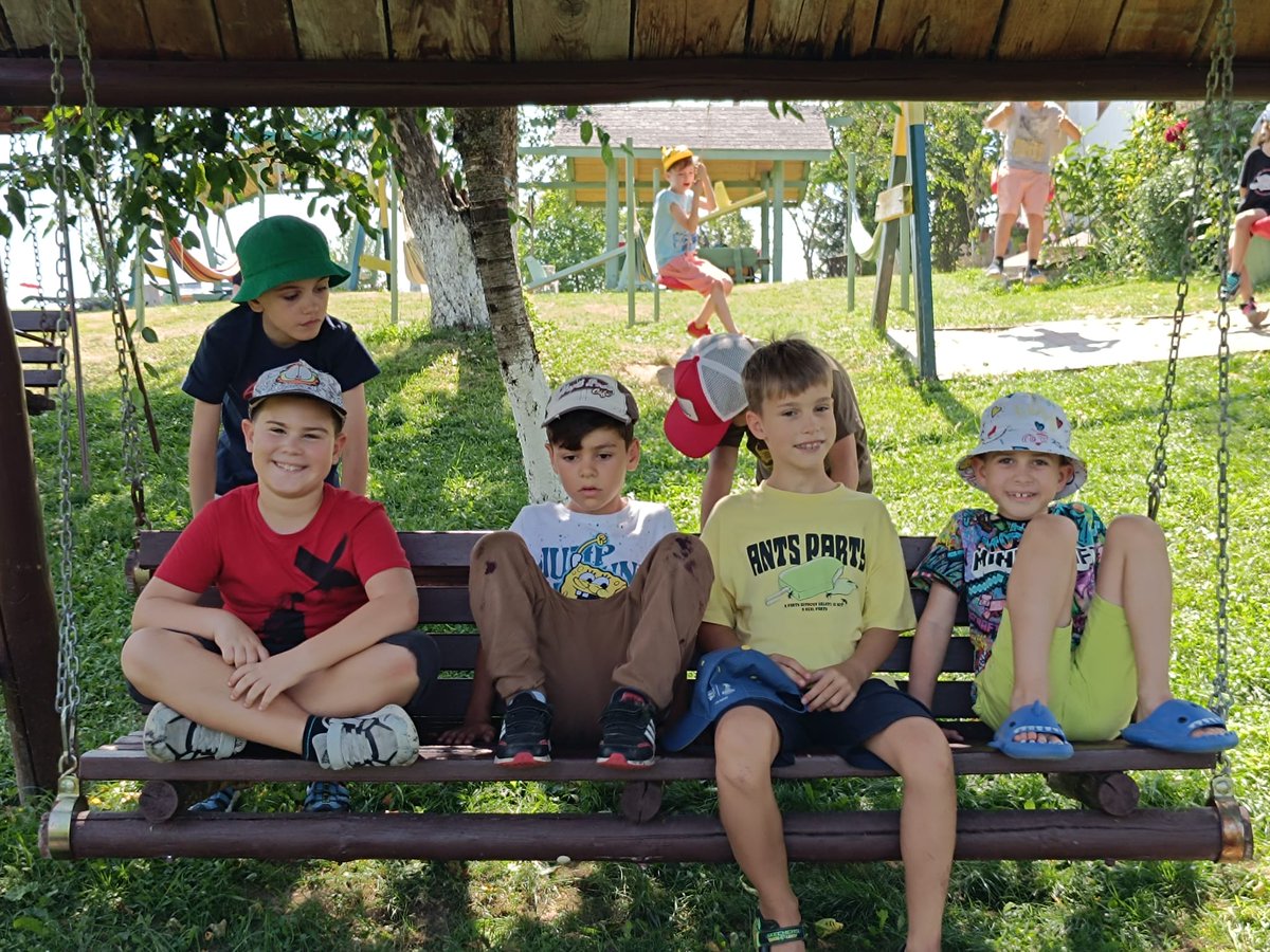 În fiecare colț al Insulei Magice, prietenia a înflorit. ✨ 👭  Sărbătorim astăzi Ziua Prieteniei rememorând momentele speciale petrecute împreună, construind nu doar Academia de Magie, ci și legături puternice. 🤝