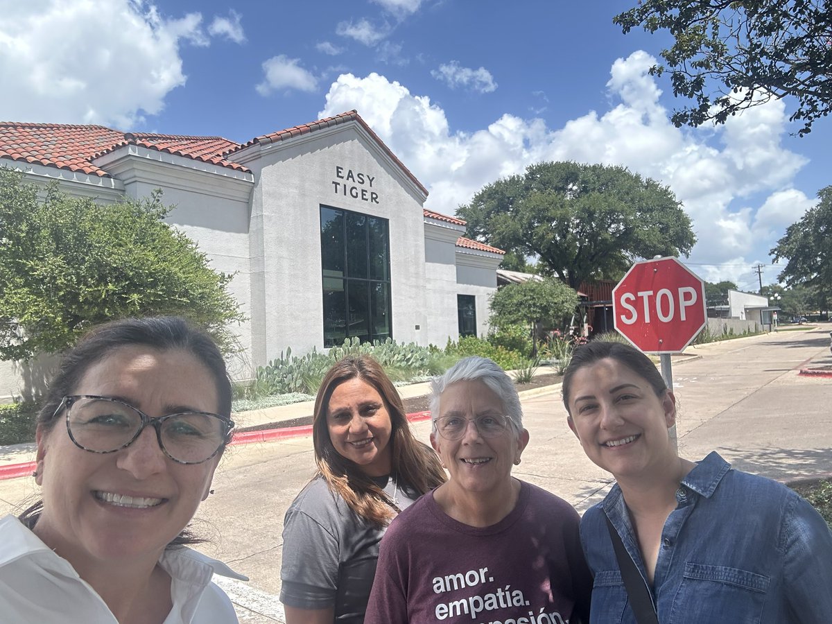 RTopPrincipal's tweet photo. Estamos listos para el año. Gran planificación del almuerzo con este increíble equipo. ¡Vamos a subir de nivel! 
We are Ridgetop ready for the year. Great planning lunch with this amazing team. Let’s Level Up! @katrinabailey08 @Matias_AISD @WeAreAISD #SomosRidgetop #RattlerProud https://t.co/dhvCvIvgSD