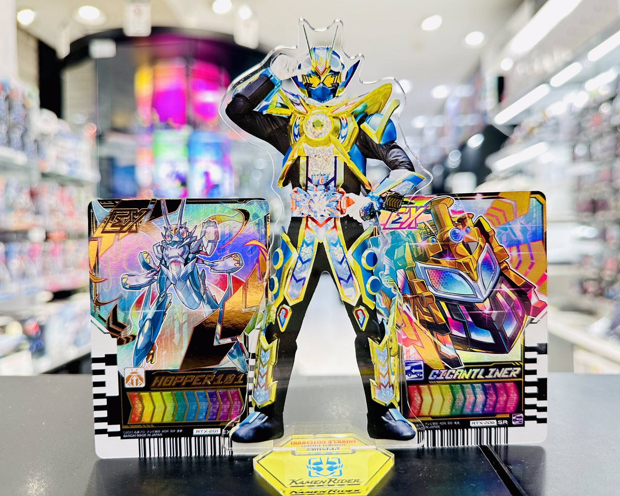 仮面ライダーガッチャード　キラキラアクリルキーホルダー　ニジゴン 仮面ライダーガッチャード キラキラアクリルキーホルダー