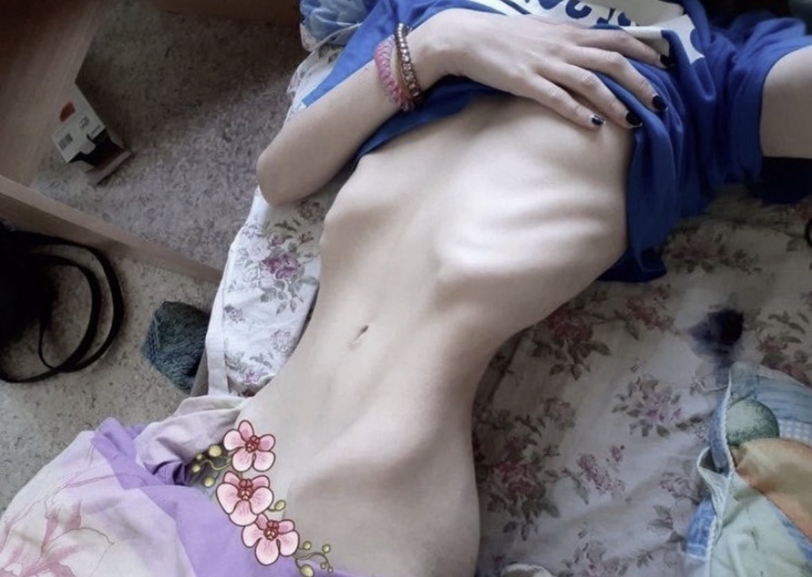 thinspo 𓍯𓂃 (@cylovesreading) on Twitter photo 