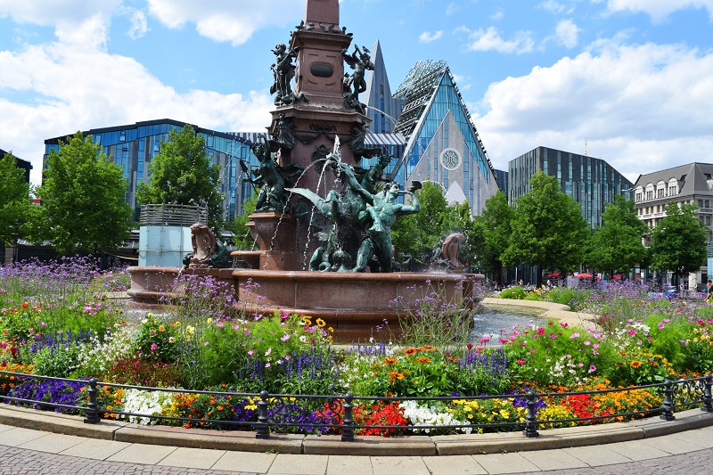 SoloTravelStory's tweet photo. In the #TravelTwitter community I am known for my #VisitLeipzig promotions. Here comes your monthly invite to come over very soon and explore this incredible city. Hiking, cycling, art galleries or white water rafting, great coffee - no problem over here!
https://t.co/5RDCgMWxyu https://t.co/F0Lcl5RTeQ