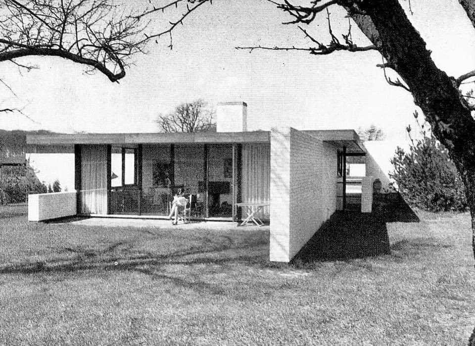 TRES60Blog's tweet photo. Siete casas unifamiliares “Piniehoj Vest”, cerca de Rungsted. Proyectadas y construidas e. 1957 por los arquitectos Jorgen Bo y Vilhelm Wohlert, en Copenhague, Dinamarca.

#PiniehojVest #JorgenBo #VilhelmWohlert #arquitecturamoderna https://t.co/CifN8Cbze2