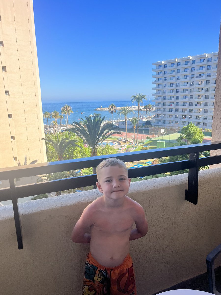 PaulHaining's tweet image. Think he’s enjoying himself, boy can never smile 😂