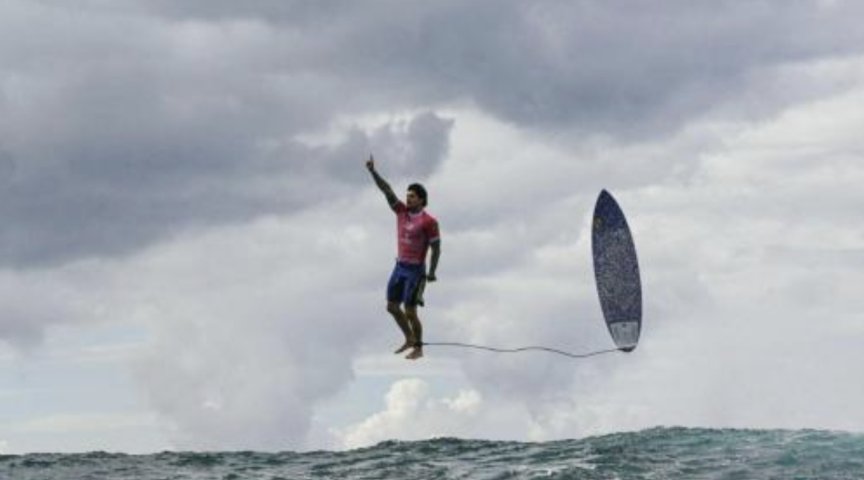 Dje63_'s tweet photo. 😱🤪🤩 Best OG surf photo 

#OG #JO #JO2024 #Surf #Tahiti #Teahupoo #ocean #PacificOcean #Olympic2024 #Medina https://t.co/o9mrv1LGma