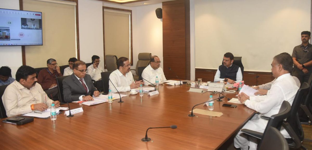 Devendra_Office's tweet photo. Big News:

मराठवाड्यातील खालसा झालेल्या वर्ग दोनच्या इनाम व देवस्थानच्या जमिनी वर्ग एक करण्याचा निर्णय

60 वर्षांपासूनची मागणी पूर्ण, लाखो नागरिकांना दिलासा मिळणार
मंत्रिमंडळ बैठकीत प्रस्ताव सादर करण्याचे देवेंद्र फडणवीस यांचे निर्देश
@Dev_Fadnavis #DevendraFadnavis #Marathwada