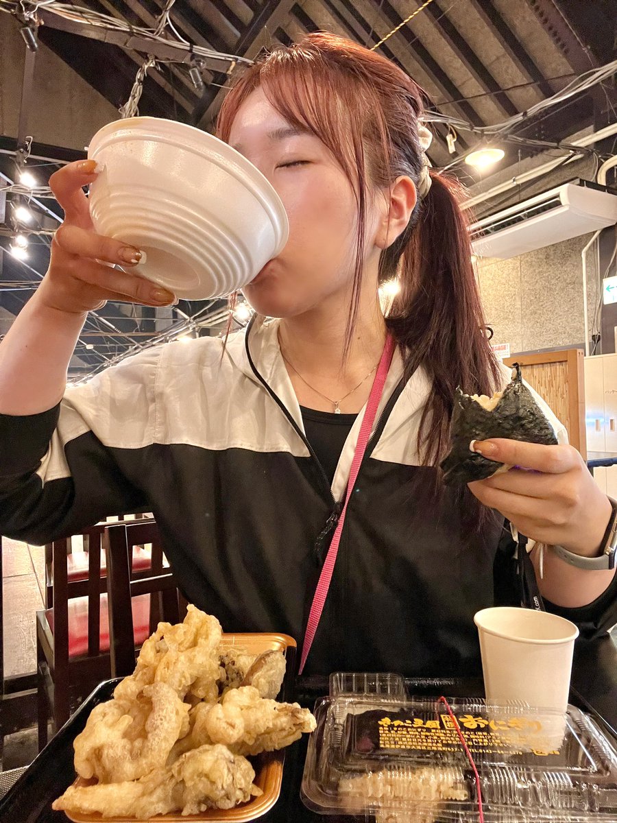 遠く離れた初現場でﾋﾄﾘ悪戦苦闘し
自分の未熟さと不安で涙が出た23歳😭

"汗と涙"で失った水分 塩分を
採れたて新鮮な「きのこ汁」で補給中🍄💦