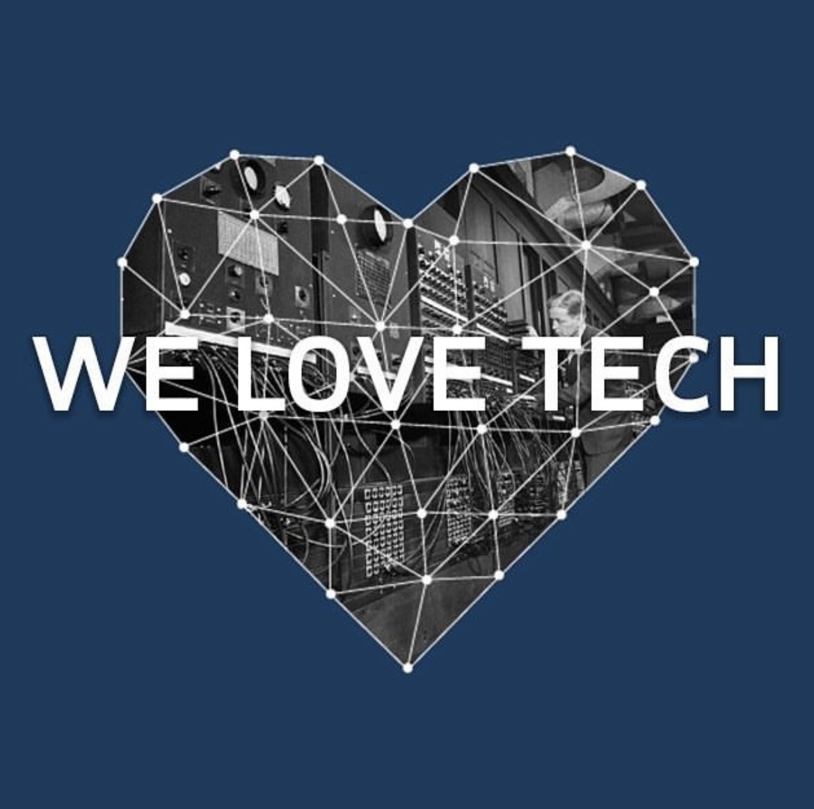 MweneTech's tweet image. Did you know that in 1946 the first electrical computer - ENIAC I - was unveiled? It laid the foundations for the modern electronic computing industry. And it is from ENIAC that modern computers inherited the binary system #tech  #developers #sadcindustrializationweek #mwenetech