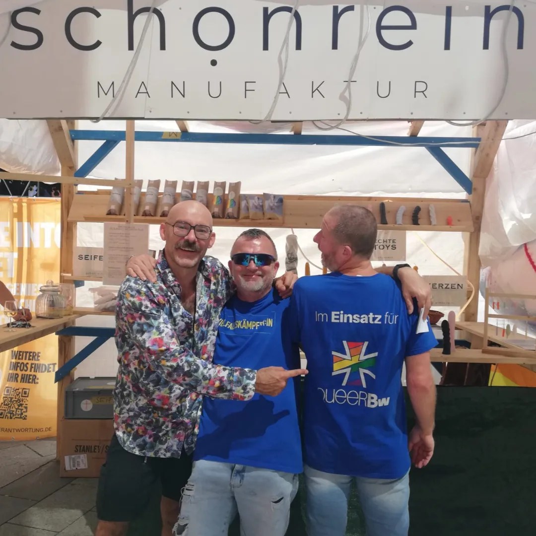 Unser recap vom Wochenende✨
Schön wars - ein Fest!🌈Danke 1. <a href="/stuttgartpride/">Stuttgart PRIDE</a> 
<a href="/queerbw/">QueerBw</a> 🔥
#schönreinmanufaktur #schönrein #manufaktur #csd #csdstuttgart #stuttgartpride #gaypride #stuttgart #0711stgtcty #0711 #vielfalt #toleranz