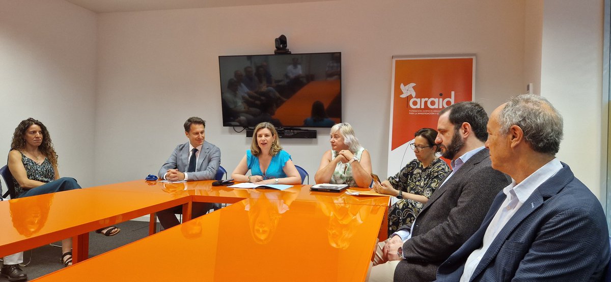 🧪🧬<a href="/ARAID_ES/">ARAID</a> incorpora en su convocatoria 2024 once nuevos investigadores de excelencia para Aragón.

👥 La consejera Claudia Pérez Forniés ha mantenido este martes un encuentro con los investigadores en la sede de la Fundación ARAID. 

👉 tinyurl.com/yc5kpauj
