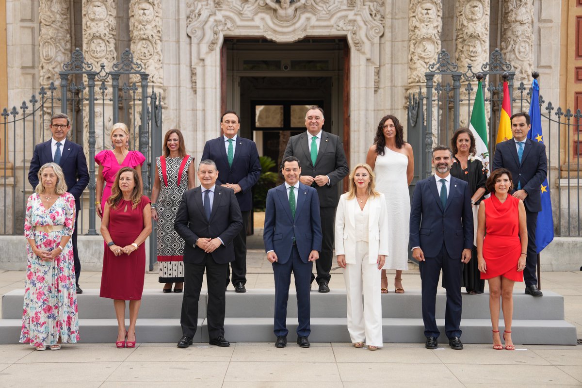 Ocho mujeres y seis hombres, cuatro de ellos independientes, forman el nuevo Gobierno andaluz. Un gran equipo con la firme determinación de avanzar y defender los intereses de nuestra tierra.

¡Enhorabuena! Orgulloso de vosotros.

No lo olvidemos nunca: #Andalucía lo primero.