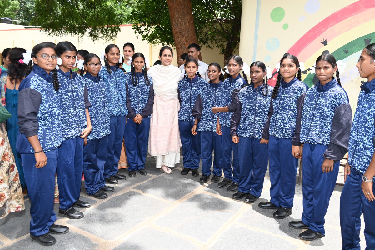 R_Madhavi_Reddy's tweet image. కడప నగరంలోని మూడవ డివిజన్లో గల బిఆర్ అంబేద్కర్ గురుకుల పాఠశాలను సందర్శించి అక్కడ విద్యార్థులతో మాట్లాడి వారి బాగోగులు అడిగి తెలుసుకోవడం జరిగింది.

#education #kadapamlamadhavi #kadapadevelopment #kadapa #CBN #naralokesh