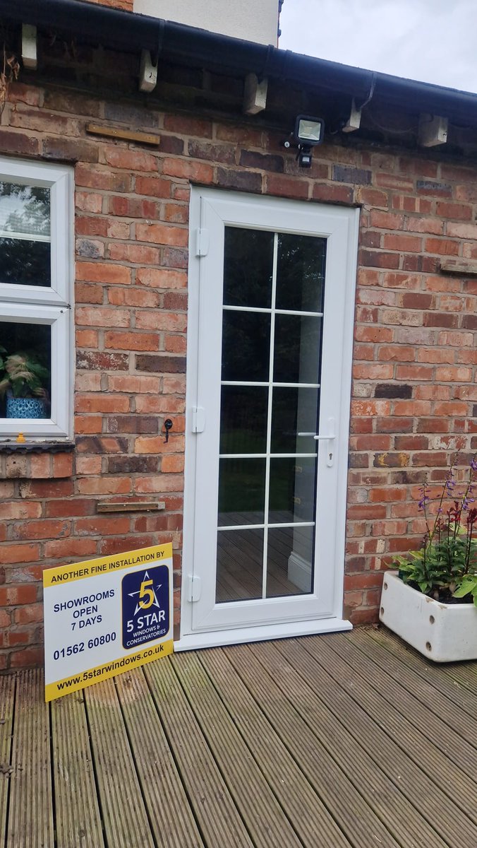 Windows5Star's tweet image. New UPVC doors for a customer in #Bromsgrove📍

These #frenchdoors &amp;amp; #singledoor both feature 18mm georgian bars. Both doors come with our industry leading #20yearguarantee, we’re able to offer such a guarantee because our products are designed, manufactured and fitted to last!