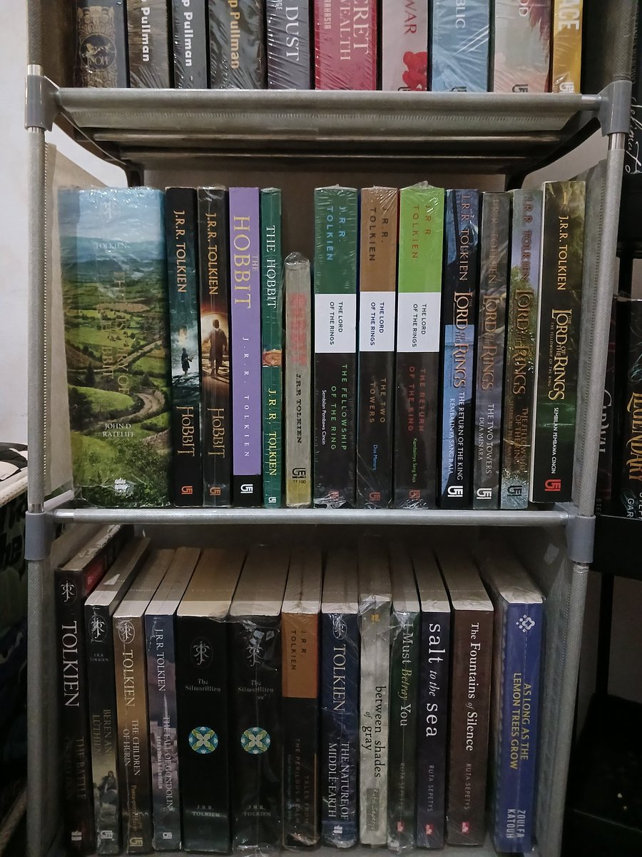 literarybase's tweet photo. /lt ngumpulin set bukunya setengah mati 🤕
https://t.co/J6RA1nCIR9