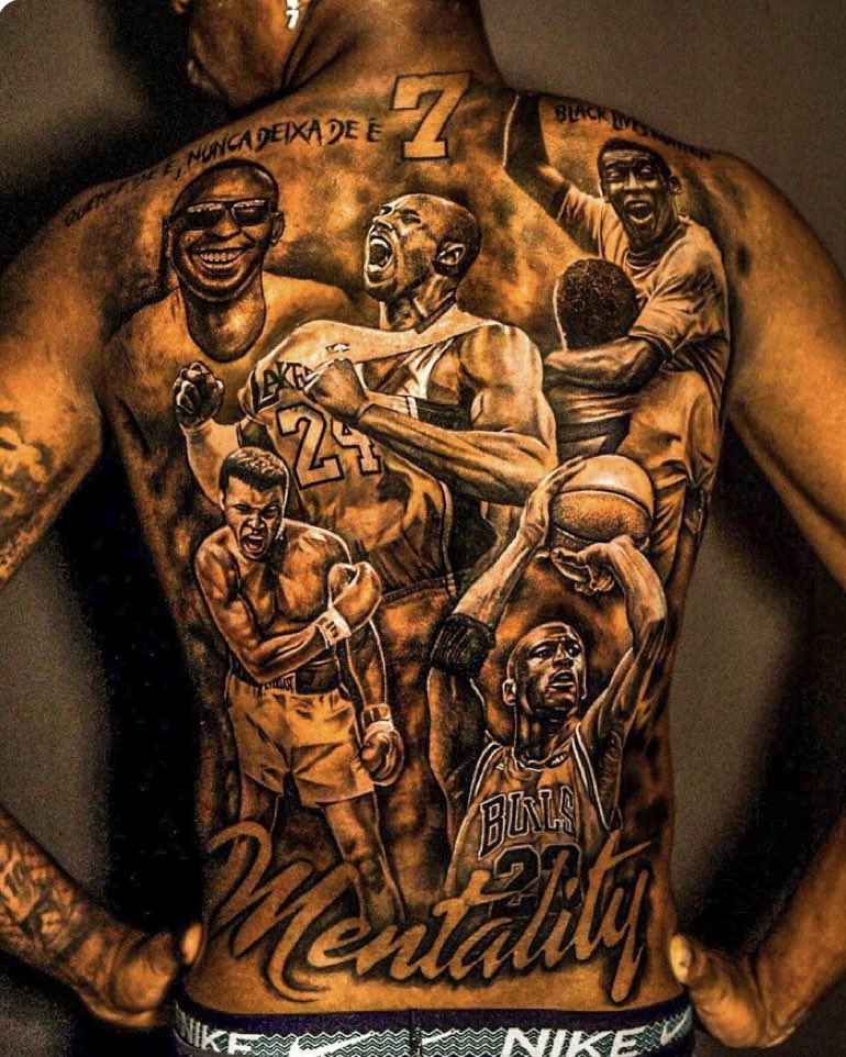 lopestatuou's tweet photo. RECÉM FEITA X CICATRIZADA 
Tatuagem do Vini Jr

PQ O VINI TÁ AMARELO?

Isso não é uma crítica ao vini, mas sim a quem tatua sem pensar na pele de seus clientes. Sim, acredito que o vini fez uma má escolha ao se tatuar com alguém q obviamente n entende de sua pele e eu explico. + https://t.co/OtRU2PQ9Pa