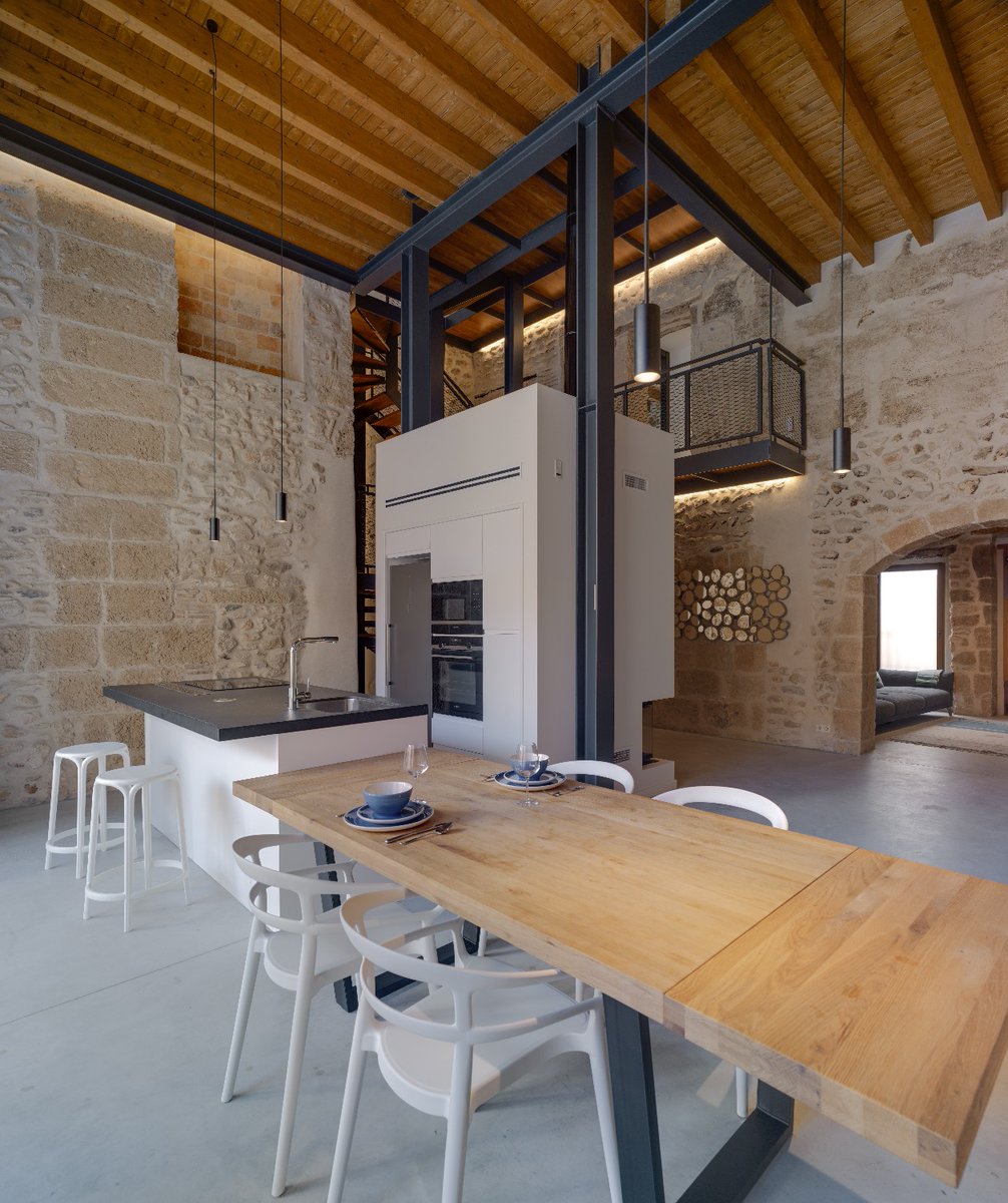 Maderayconstruc's tweet image. CASA TOSCA. Reforma de una vivienda del Siglo XII en el centro de Xàvea 👉 ow.ly/krNa50Q3Jqr

#Arquitectura Ghadban de Pascual architects 📷 David Frutos #Arquitecturademadera #MaderayConstrucción
