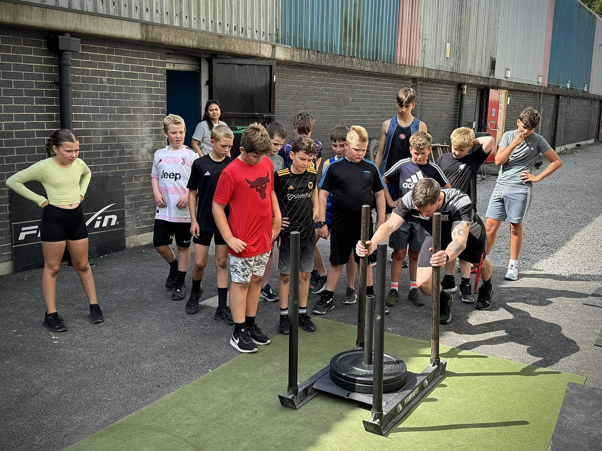 🏋🏽‍♂️ 11-13 yr olds Strength &amp; Conditioning
📍ION Llanishen 
📅 Every Tuesday
⏰ 2:30pm
💰 Free

Today's session began with coaches discussing the importance of healthy eating, creating engagement and communication skills. Then they practiced the fundamental movements.