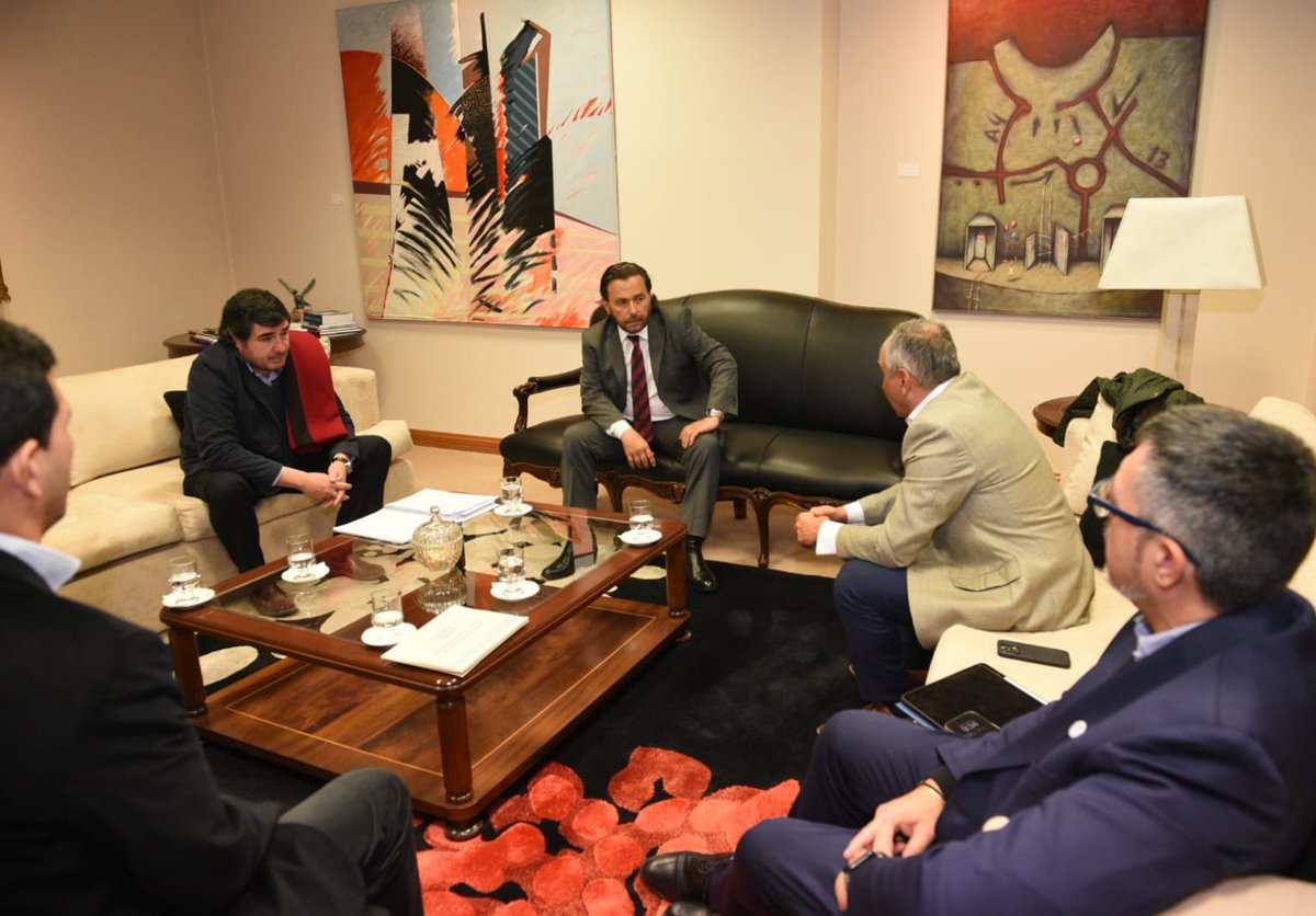 En Casa de Gobierno, mantuvimos una reunión con directivos de Central Puerto, con quienes evaluamos inversiones en parques solares, minería y una línea de alta tensión.

Analizamos los proyectos que están en marcha en la provincia y nos presentaron el proyecto para abastecer la