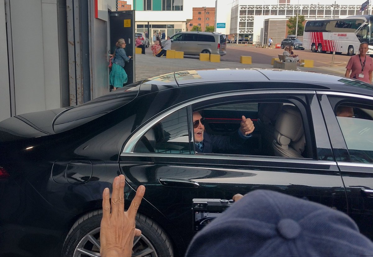 NemoNihil1664's tweet photo. Fantastic to see Paul McCartney in Liverpool today for the LIPA graduation ceremony! It's always such a joy to see the man who has given us all that incredible, joyful music over the years.
#MaccaWatch
#PaulMcCartney https://t.co/a606ew0J4b
