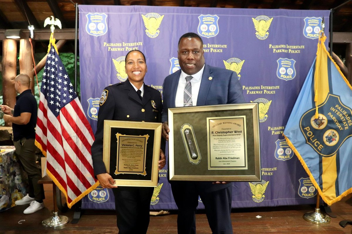 ThePBA's tweet image. The NYSTPBA delegates came together to honor New York State Police First Deputy Superintendent, Christopher West, and NYSTPBA Chaplain, Rabbi Abe Friedman, for their continued dedication to the State Police and its members. Congratulations on this well-deserved recognition!