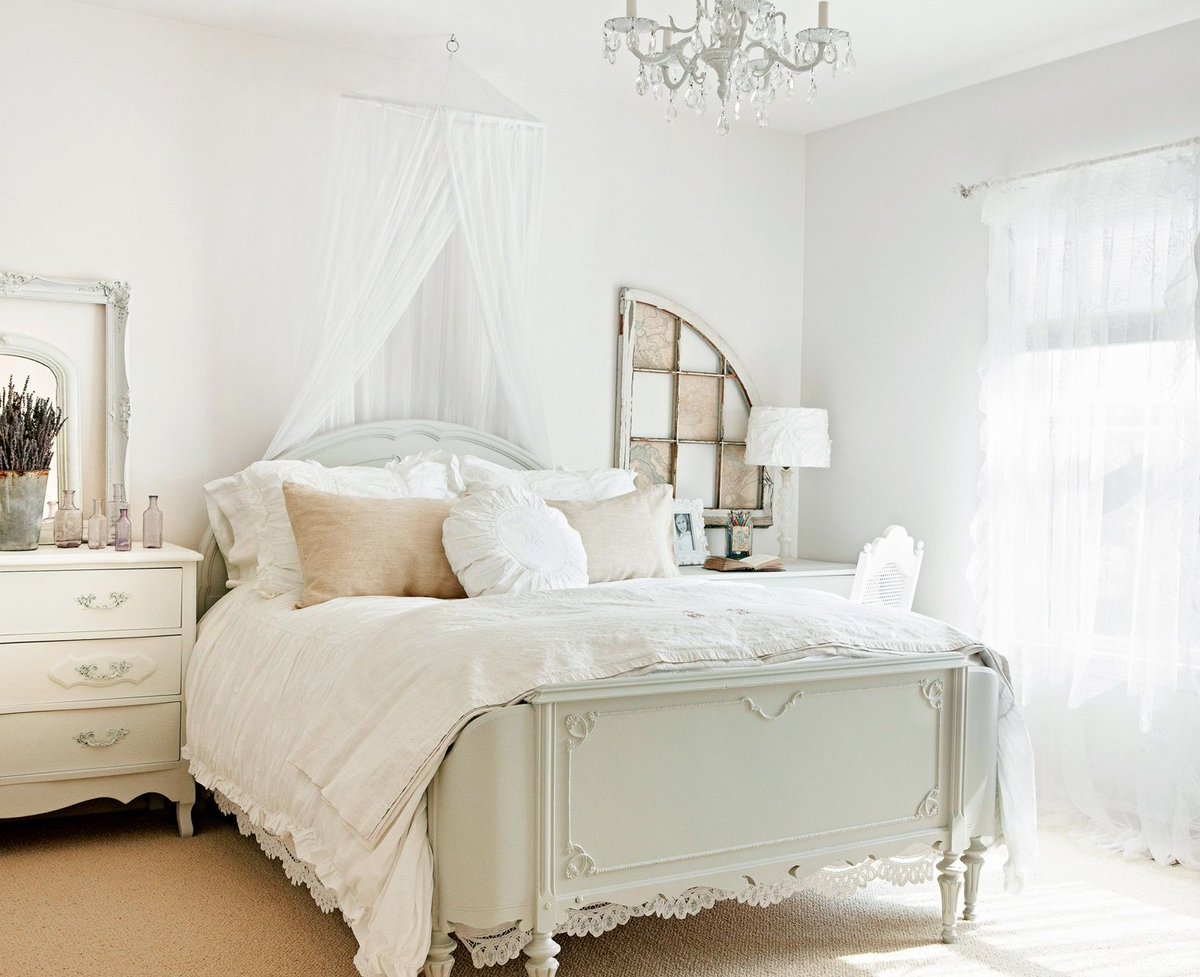 HomeStagingDIY's tweet image. Research has shown the average sale price of a property can be increased by 1-5% simply because home staging tips were implemented before the house hit the market.