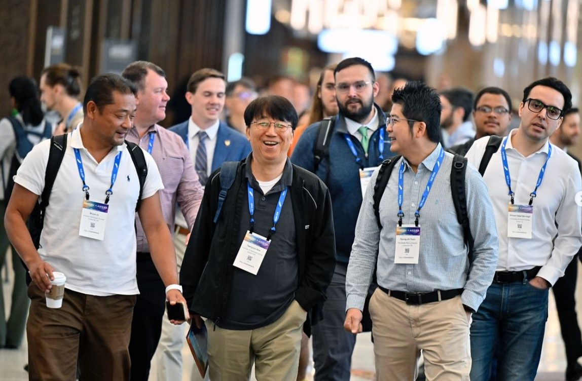 Look who's being featured at the 2024 AIAA AVIATION Forum in Las Vegas! Several ME faculty and graduate students are there to showcase the CarbonLess Electric AviatioN (CLEAN) research project with NASA. We are so proud of the way these guys are representing the ME Department!