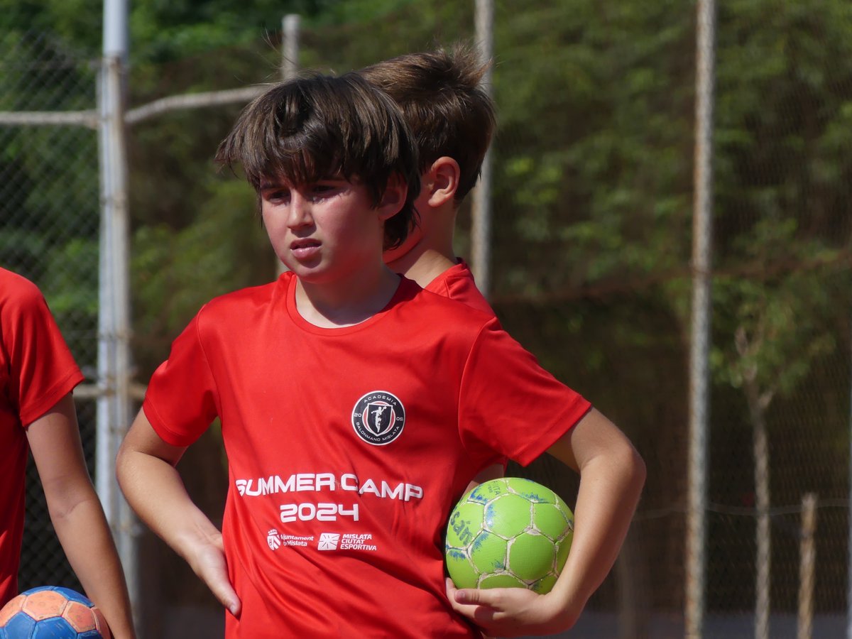 📸 Hace unos días finalizó con éxito una nueva edición de nuestro Summer Camp, compartimos con vosotros algunas imágenes de la actividad. 
👇👇👇👇👇
balonmanomislata.com/es/news/album-…
❤️🖤 #VamosMislata