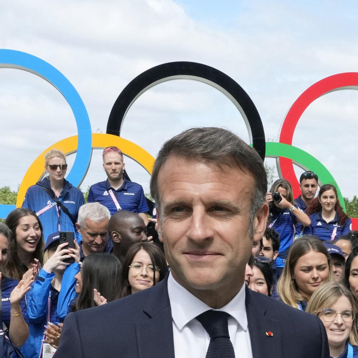 Cérémonie exceptionnelle, audience inédite, médailles au RDV, la France est un pays magnifique.
Merci #EmmanuelMacron. 
Oui, j'insiste sur ce point. Si tout se passait mal ce serait uniquement de sa faute. Donc si tout va bien, c'est sûrement aussi grâce à lui.
Logique non ?