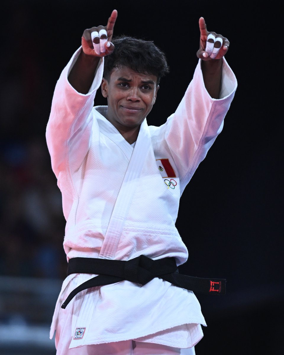 lajornadaonline's tweet photo. #ÚltimoMinuto 🇲🇽 🥈 ¡Histórico! La mexicana @AwitiAlcaraz obtiene la medalla de plata en #Judo 
Es el segundo metal para #México

#Paris2024 #JuegosOlímpicos https://t.co/4JmrK0gItS