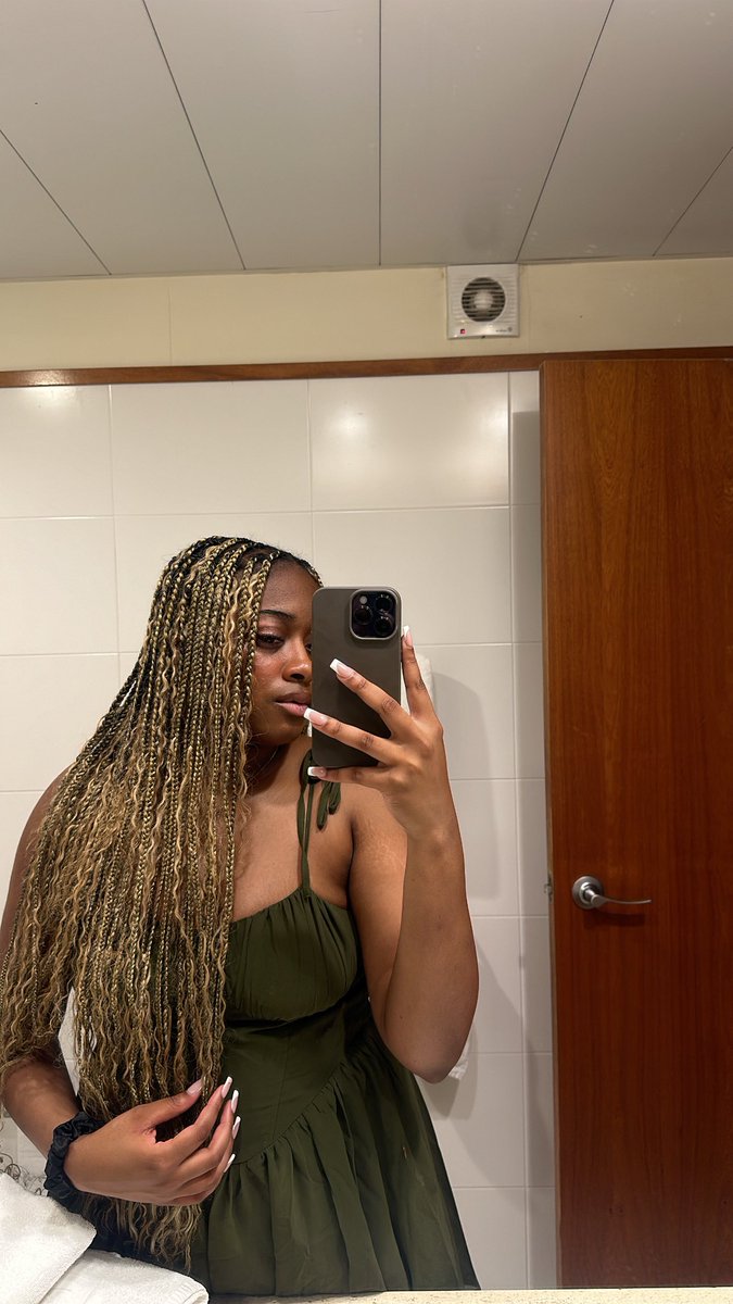 tiiiikha's tweet photo. always a pleasure 💚 https://t.co/MlW9ziNgqg