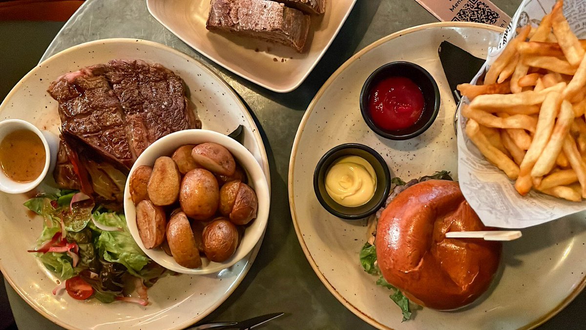 🎾 Vous cherchez un lieu d'où voir le sport en direct ?
🍽 Retour sur un déjeuner parisien savoureux au Pub Saint Germain
👉 leblogdelili.fr/dejeuner-savou…