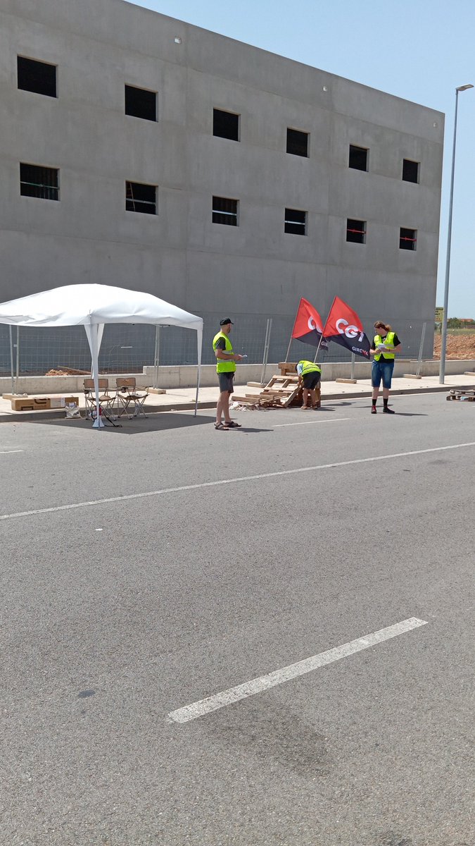 cgtgirona's tweet photo. Si treballes a Amazon del Far d'Empordà. A les properes eleccions sindicals organitza't amb @cgtgirona @cgtbcn1 https://t.co/LVoF6xBhsz