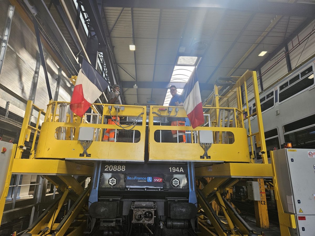 🏅 Jeux de #Paris2024 J4 : nos lignes #Transilien E, P et T4 au rendez-vous !
✨ Équipes engagées et enthousiastes 😊 Voyageurs ravis et souriants 🚆 Tous mobilisés pour une qualité de service optimale.
Fiers de nos équipes ! Une expérience 🔝 pendant les Jeux de #Paris2024 🇫🇷