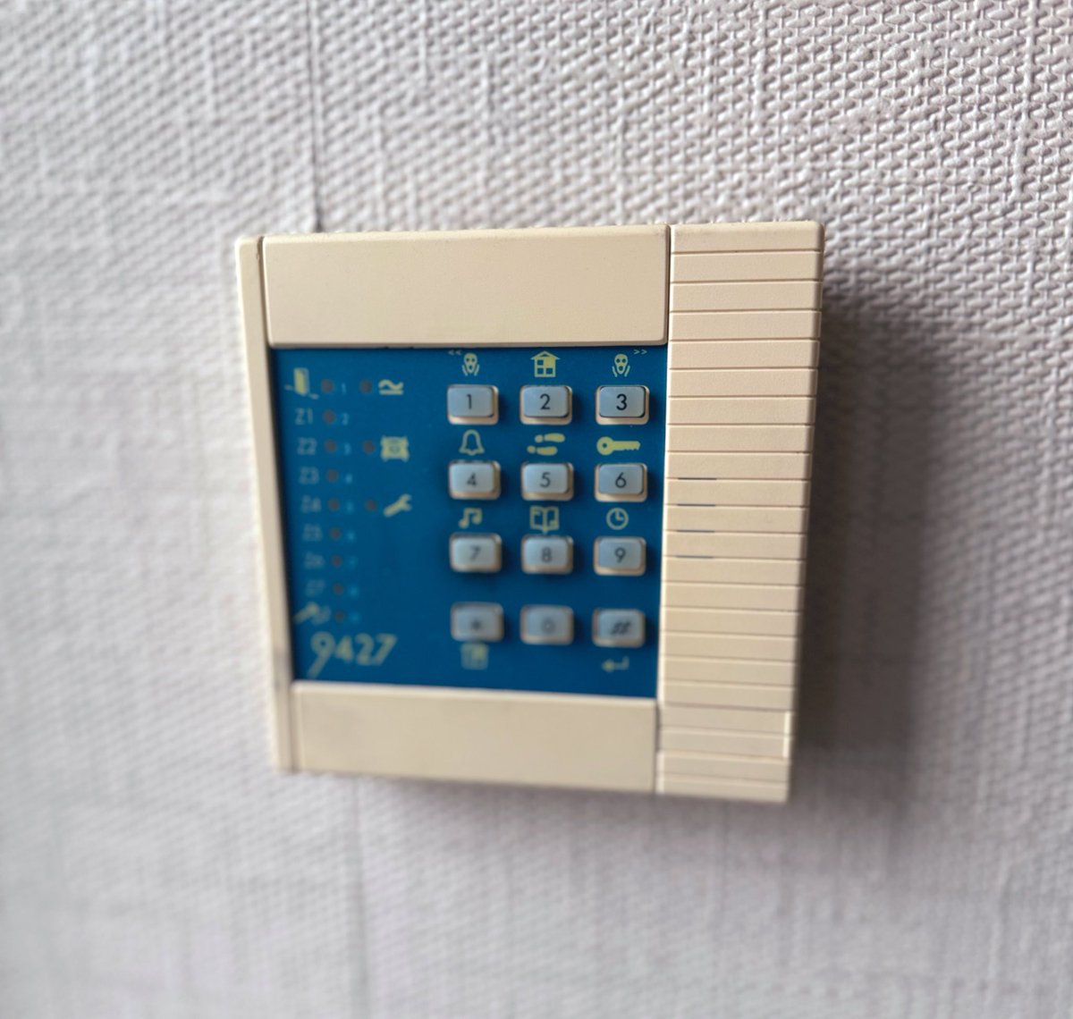 stone_security's tweet image. Busy today upgrading and older, faulty burglar alarm for a customer in Langley Mill

Easy to use controls with a text display and tags to set/unset improve usability 100%  👌🏼

Get in touch to find out how we can make your life easier and your home more secure 👮🏻‍♂️