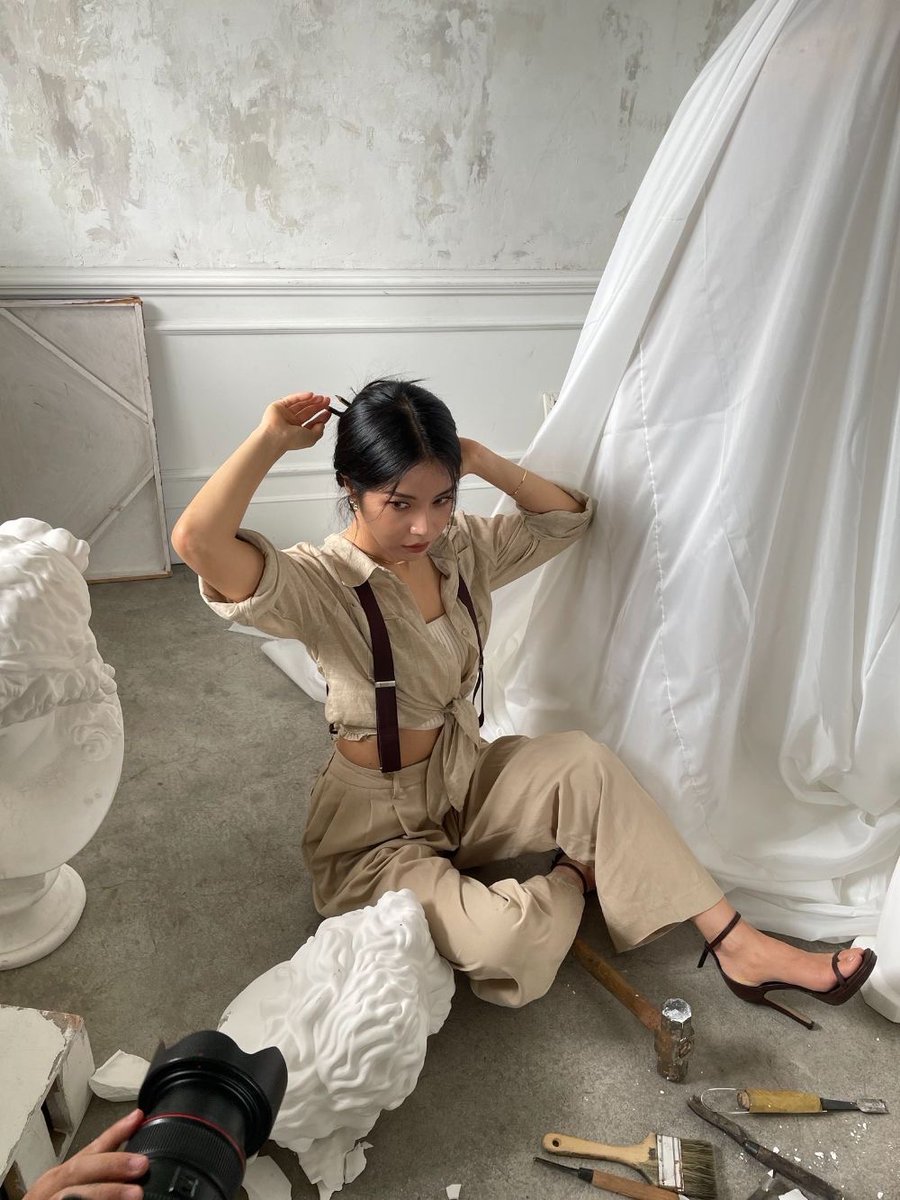 yongsun2da's tweet image. this outfit.. I’m on my knees 🙏🏻🙏🏻