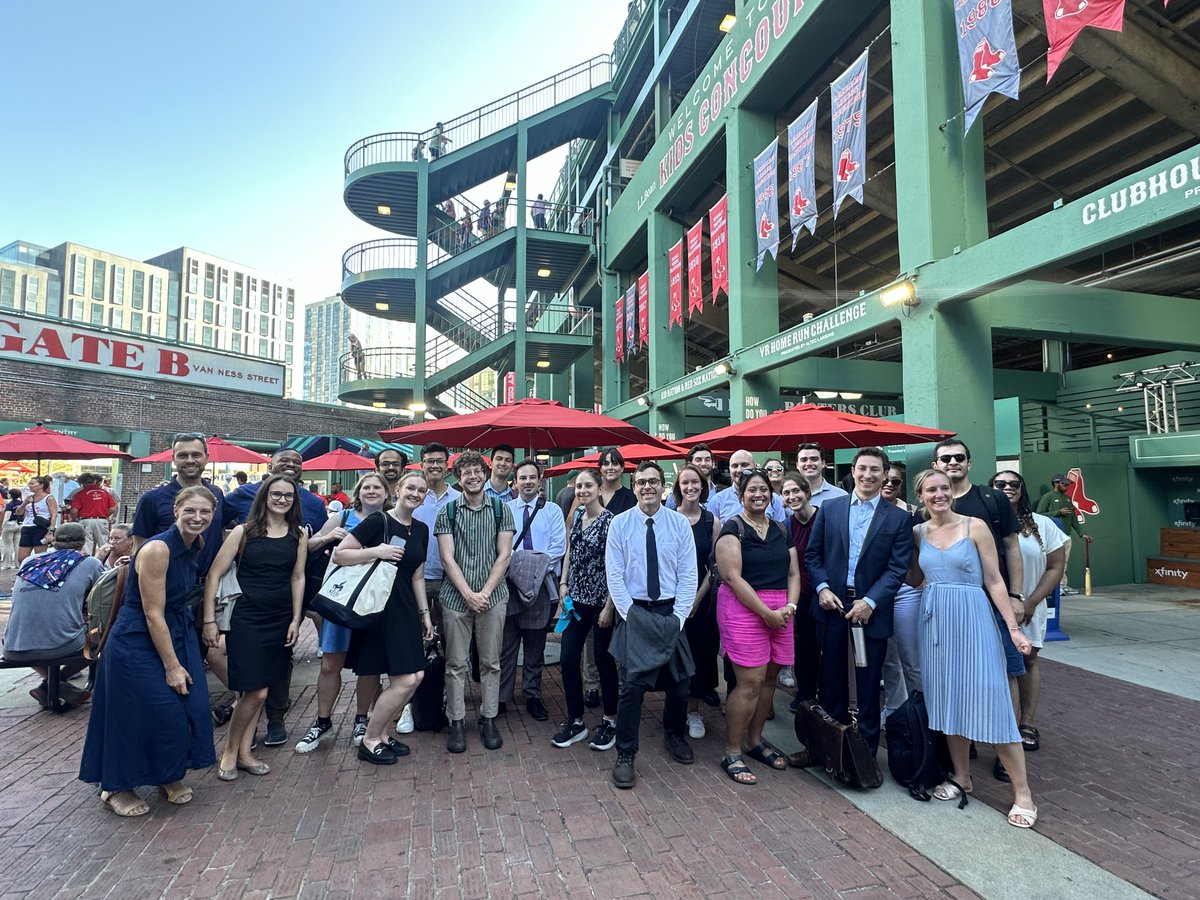 On July 11th, the Rappaport Center and Rappaport Institute Fellows met with David Friedman, Executive Vice President, Legal and Government Affairs/Chief Compliance Officer for the Boston Red Sox. 

Read more about the outing here: tinyurl.com/2024-Fellows-F…