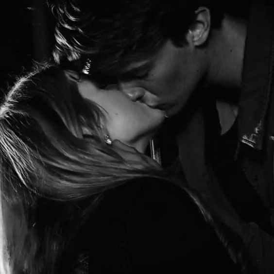viriorson's tweet photo. ꪆ୧ — momentos em que o xaden disse que amava a violet sem dizer "eu te amo".

⠀⠀⠀⠀ ⠀↳ a thread ✶ · ׄ 𓈒 https://t.co/KMuiLEt91p