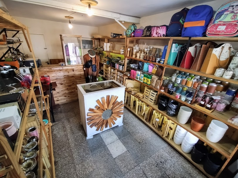 Colectuitero's tweet photo. Si las ventas se reactivan, no entrego a Fideo, se quedará conmigo junto a Gina y Benito, lo podré vacunar y castrar 🤞🤞🤞Me sirve más difundir mi emprendimiento que una donación ----> @EstiloTradicion. Gracias, de todas maneras, a quienes me ofrecen otro tipo de ayuda. https://t.co/MUTrEz3tyT