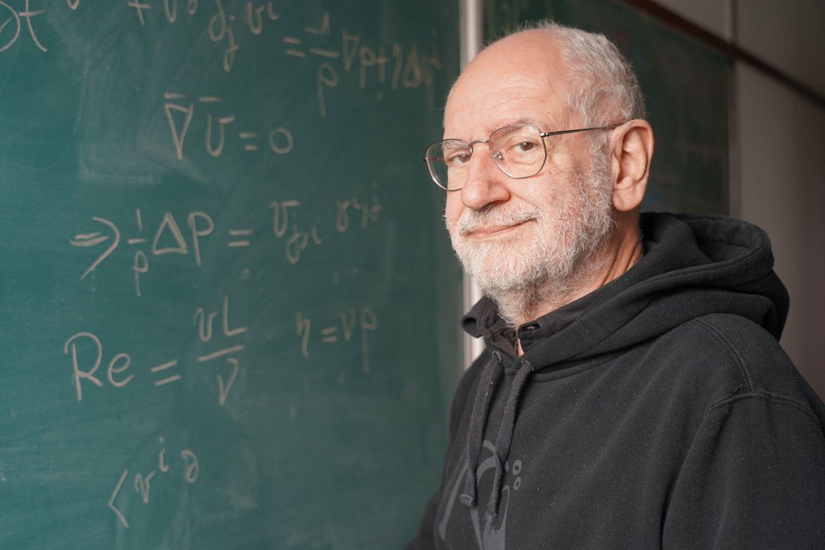 Fisica_UBA's tweet photo. EUDEBA acaba de publicar "Temas avanzados de Termodinámica", el libro del profesor Esteban Calzetta para estudiantes de ciencias físicas. https://t.co/EnwCs9Upbc