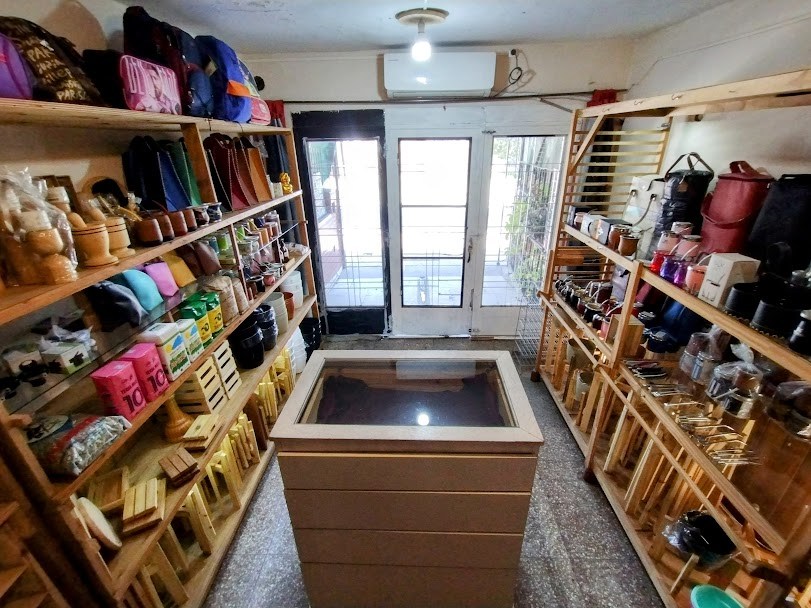 Colectuitero's tweet photo. Si las ventas se reactivan, no entrego a Fideo, se quedará conmigo junto a Gina y Benito, lo podré vacunar y castrar 🤞🤞🤞Me sirve más difundir mi emprendimiento que una donación ----> @EstiloTradicion. Gracias, de todas maneras, a quienes me ofrecen otro tipo de ayuda. https://t.co/MUTrEz3tyT