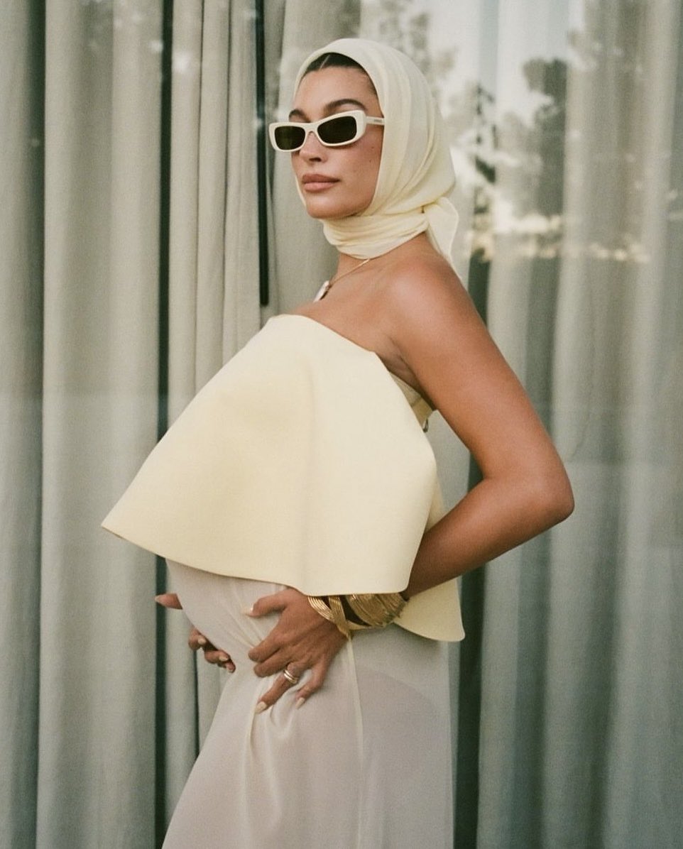 haileybfits's tweet photo. Hailey Bieber wearing a full Jacquemus look for her baby shower! ✨ https://t.co/SfUA7VG8W5