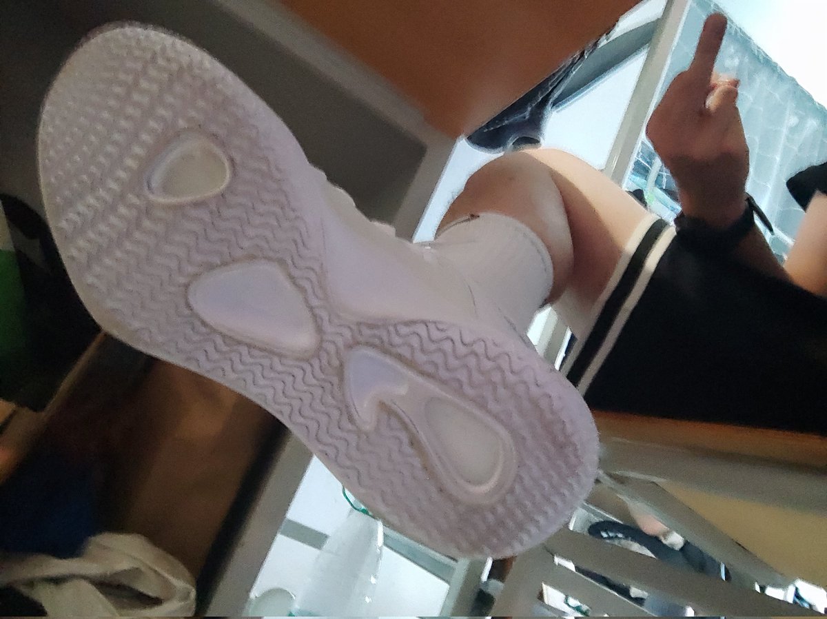 畜牲盯着鞋底是不是能做到一分钟内撸射🤣🤣🤣