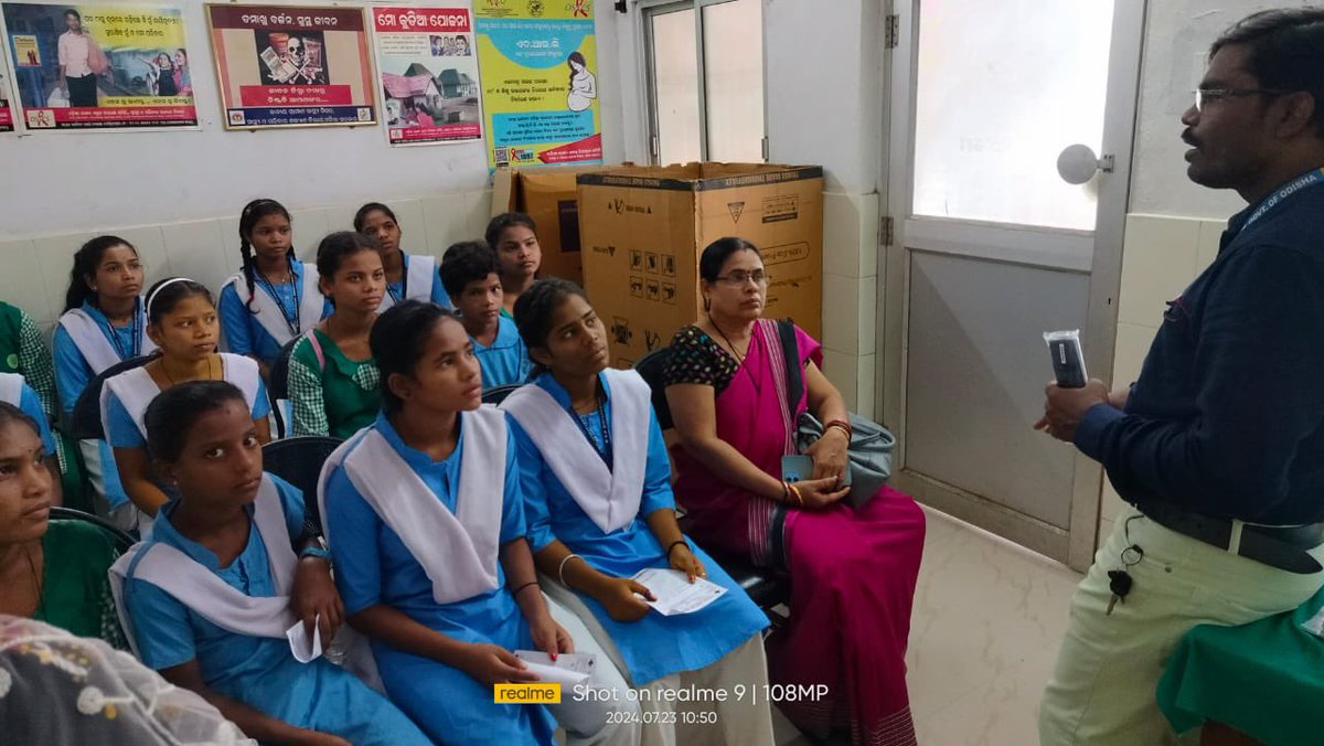 SambitBegray's tweet photo. @HFWOdisha @nhmodisha @Ganjam_Admin @GanjamHealth @odishasacs @ChcPatrapur2024 A typical Adolescent Health Clinic conducted by ICTC Counsellor @ManojKumarICTC at Community Health Center, Patrapur, Ganjam.
#KnowAIDStoNoAIDS https://t.co/usdmt0maFN