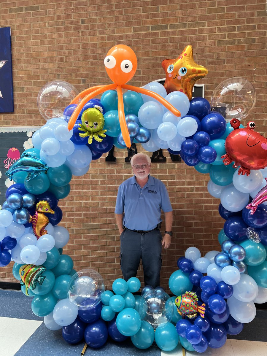 It takes all departments working together to Dive Into A SUCCESSFUL school year! Shoutout to HCS blue shirts!
