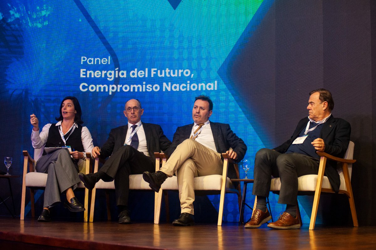 auderuy's tweet photo. Finalizamos una mañana intensa en el #LATAMrenovables. Tuvimos la apertura oficial a cargo de Marcelo Mula y Elisa Facio, seguida por las perspectivas de Silvia Emaldi y Alejandro Stipanicic sobre las empresas públicas. Continuamos con la sesión "Energía del Futuro, Compromiso Nacional". Ahora, pausa para el almuerzo. Retomamos a las 14.30. #EnergíaDelFuturo #CompromisoNacional