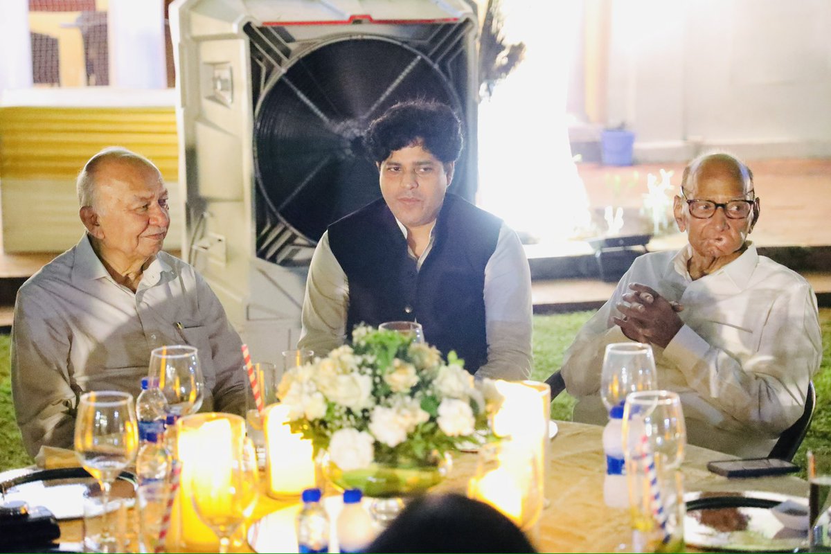 ShayarImran's tweet photo. महाविकास अघाड़ी के वरिष्ठतम नेता जनाब शरद पवार साहब के आमंत्रण पर उनके दिल्ली स्थित आवास पर इंडिया ब्लॉक के महाराष्ट्र के तमाम सांसदों ने दावत में शिरकत की, आगामी महाराष्ट्र चुनाव को लेकर अघाड़ी के सभी घटक दल तैयार हैं और महाराष्ट्र में बड़े बहुमत से सरकार बनायेंगे।
@PawarSpeaks https://t.co/LTMYa1qQao
