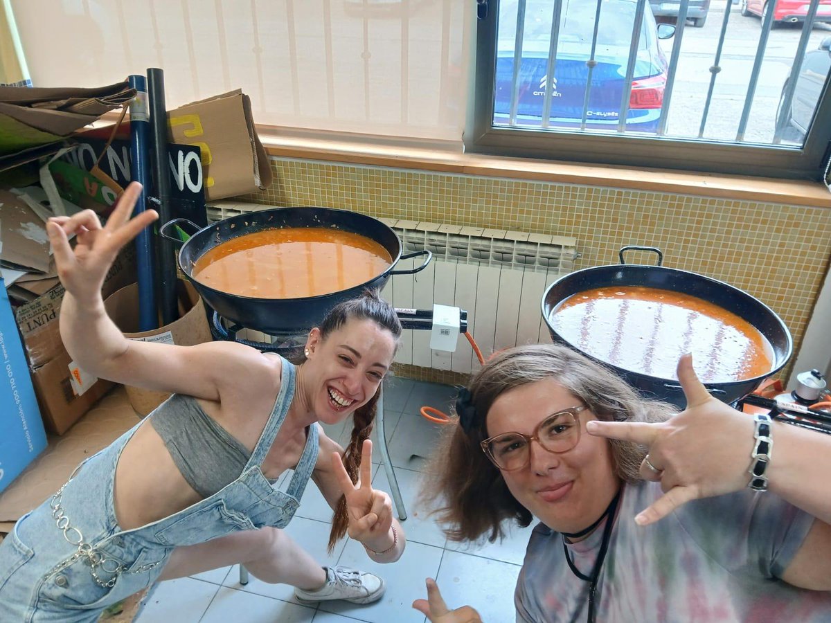 AytoLogrono's tweet photo. Una mañana muy especial hoy en los centros jóvenes municipales, multideporte y comida familiar para despedir el curso!! @logronojoven https://t.co/PkiElq45Me