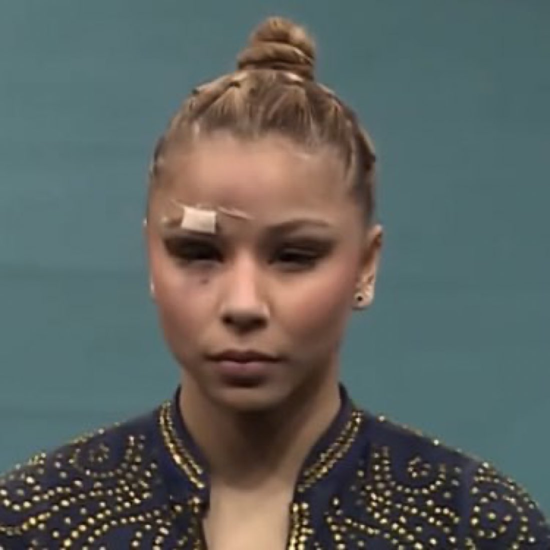 gente a simone biles deu um murro na flavinha tá o caos aqui na frança