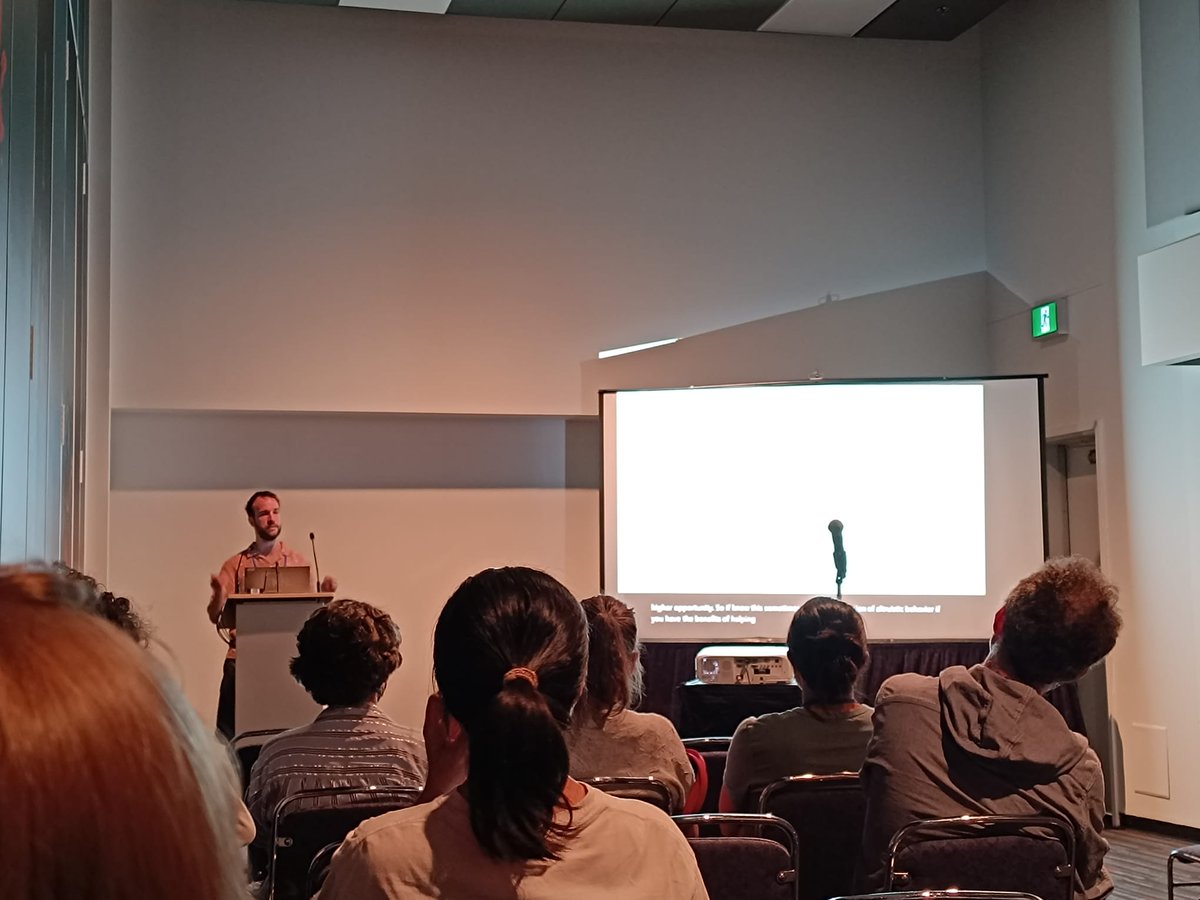 MenthAlan's tweet image. Last weekend I had the opportunity to present my work on the selective advantages of redirected helping in a viscous population at #Evolution2024 conference!